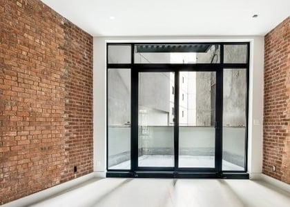 Bowery - Photo 1