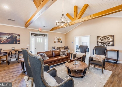 102 Bloomfield Lane - Photo 1