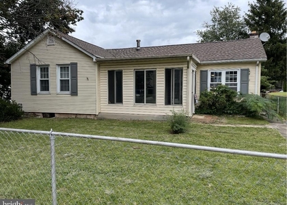 1109 Center Avenue - Photo 1