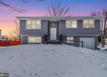 502 Bloomfield Drive - Photo 1