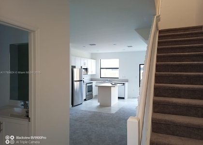 21430 Ne 3 Place - Photo 1