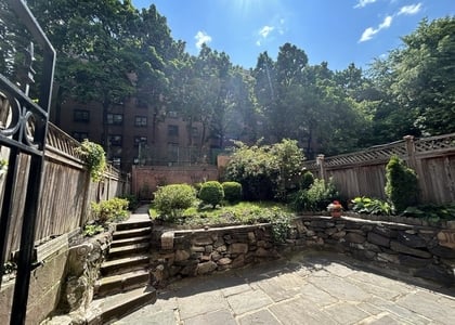 406 W 20th Street - Photo 1