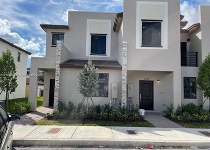 21038 Ne 8th Ave - Photo 1