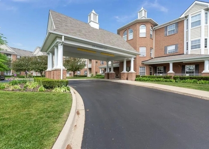 600 W Walton Blvd - Photo 1
