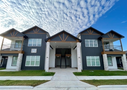 802 W Loop - Photo 1