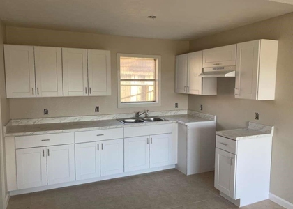 609 W 6th Street - Photo 1
