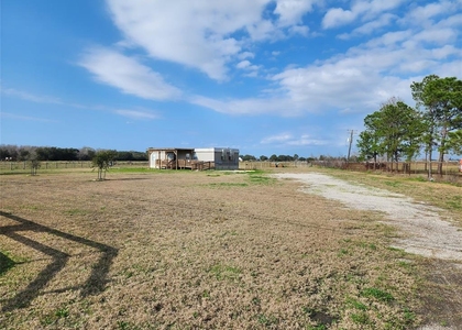 3373 E Highway 6 - Photo 1