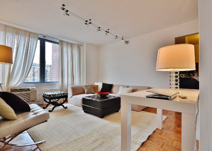 1623 THIRD AVENUE - Photo 1