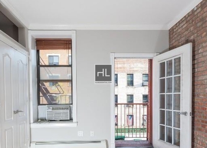 Avenue B - Photo 1