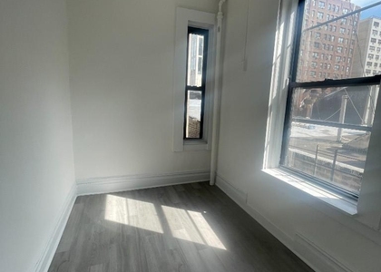1st Avenue - Photo 1