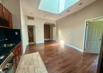 922 Fulton St - Photo 1
