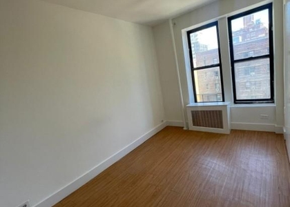 York Avenue - Photo 1