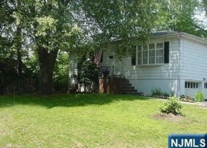 52 Post - Photo 1