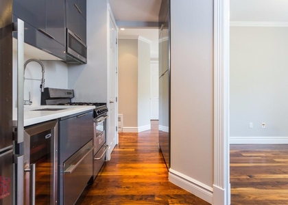 1590 Lexington Avenue - Photo 1