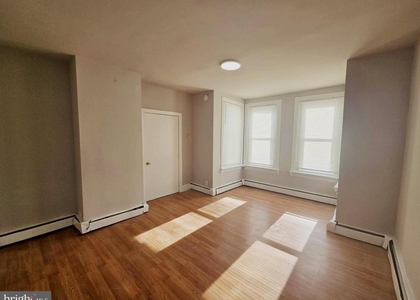 5526 N Mascher Street - Photo 1