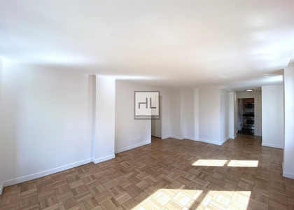East 49 Street - Photo 1
