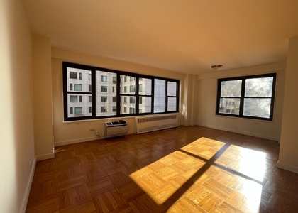 Fourth Avenue - Photo 1