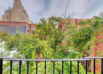 Tenth Avenue - Photo 1