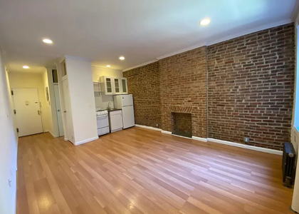 71 Pineapple Street - Photo 1