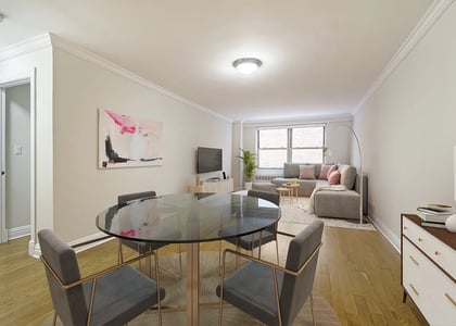 Broadway Avenue - Photo 1