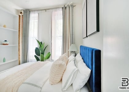 513 W 48th Street - Photo 1