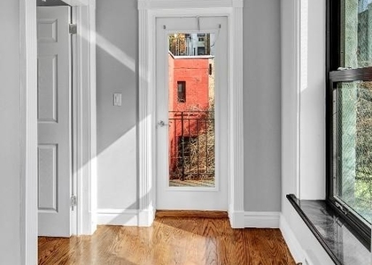 233 E 29th St - Photo 1