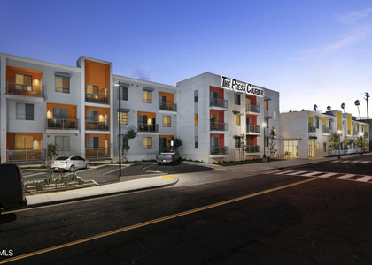 300 W 9th Street - Photo 1
