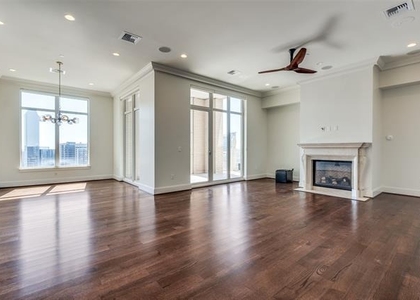 2555 N Pearl Street - Photo 1