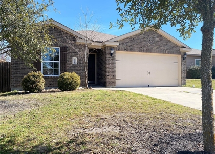 201 Sapphire Ln - Photo 1