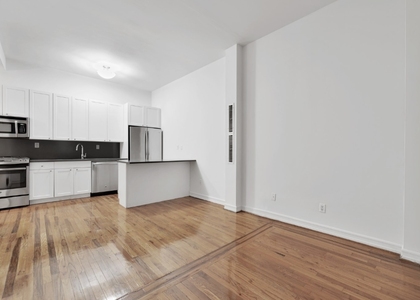 Madison Avenue - Photo 1