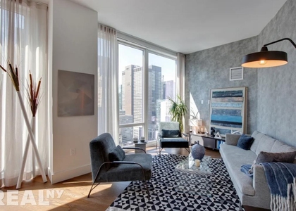 East 44th Street - Photo 1
