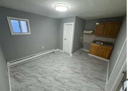 817 Summer Ave - Photo 1