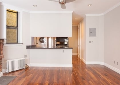 209 East 25th Street - Photo 1