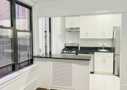 140 West 55th Street - Photo 1