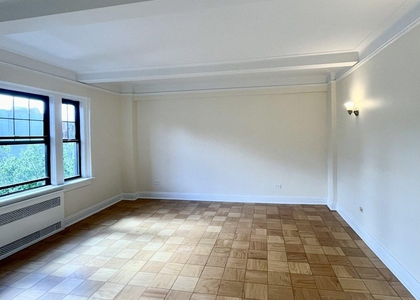 Christopher St - Photo 1
