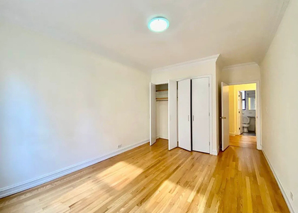 East 46th Street third avenue - Photo 1
