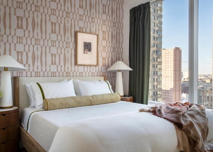 Tenth Avenue - Photo 1