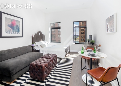 44 E End Avenue - Photo 1