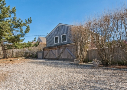 33 Hoppin Avenue - Photo 1
