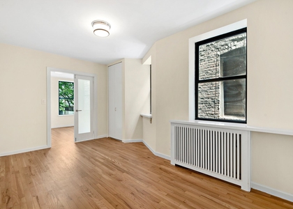 West 49th Street - Photo 1
