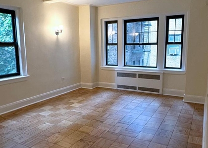 Christopher St - Photo 1