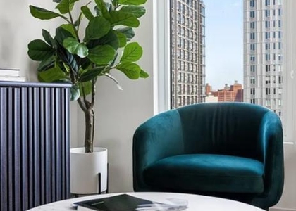 Third Avenue - Photo 1