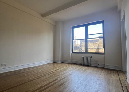 Second Avenue - Photo 1