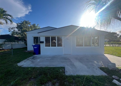 17690 Ne 19th Ave - Photo 1