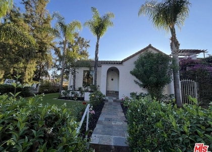 101 N La Peer Drive - Photo 1