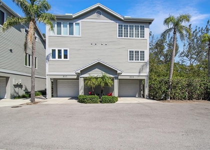 535 Forest Way - Photo 1