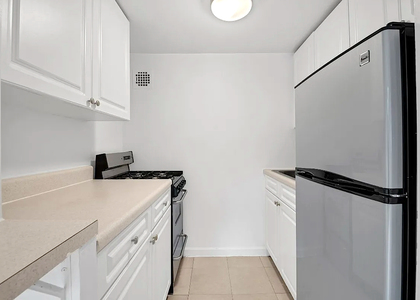 3rd ave - Photo 1