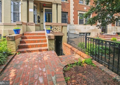 1325 Fairmont Street Nw - Photo 1