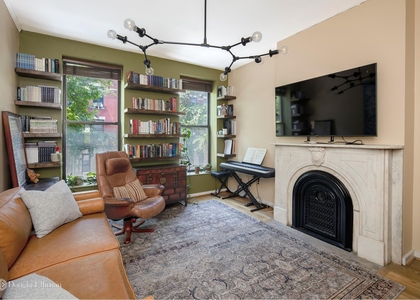419 W 48th St - Photo 1