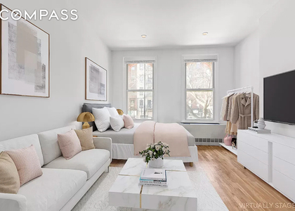 1582 York Avenue - Photo 1
